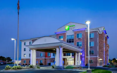 Holiday Inn Express & Suites Ontario, an IHG Hotel