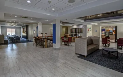 Holiday Inn Express & Suites Smyrna, an IHG Hotel