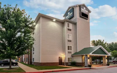 HomeTowne Studios & Suites by Red Roof Bentonville