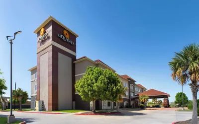 La Quinta Inn & Suites by Wyndham Deer Park