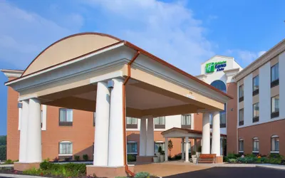 Holiday Inn Express & Suites Akron Regional Airport Area, an IHG Hotel