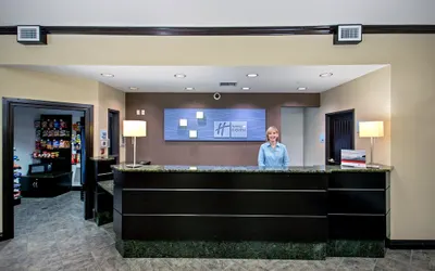 Holiday Inn Express & Suites Green Bay East, an IHG Hotel