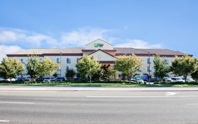 Holiday Inn Express & Suites Clovis-Fresno Area