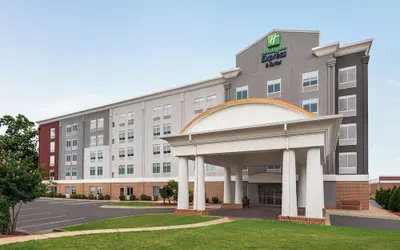 Holiday Inn Express Hotel & Suites Fredericksburg, an IHG Hotel