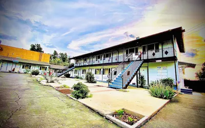 Casa Blanca Inn & Suites