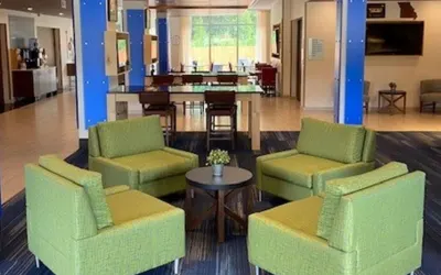 Holiday Inn Express & Suites Warrensburg North, an IHG Hotel