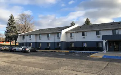 Burnsville Inn & Suites