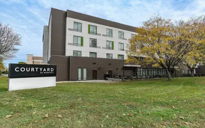 Courtyard by Marriott West Springfield