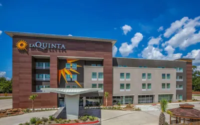 La Quinta Inn & Suites by Wyndham Houston East at Sheldon Rd