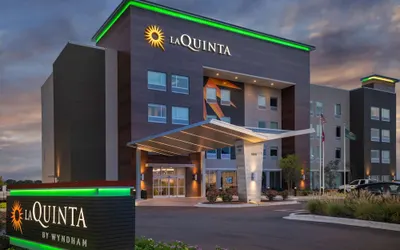 La Quinta Inn & Suites by Wyndham West Memphis