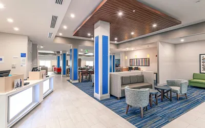 Holiday Inn Express & Suites Columbus - Worthington by IHG