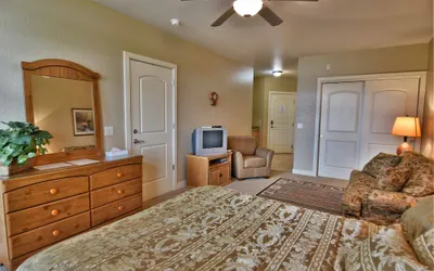 Unit 411b 1bd/ 1ba Efficiency Condo 1 Bedroom Condo by RedAwning