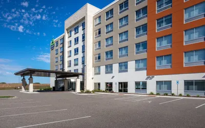 Holiday Inn Express & Suites Beloit, an IHG Hotel