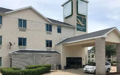 Quality Inn & Suites Roanoke - Fort Worth North