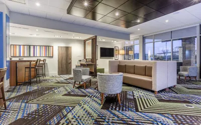 Holiday Inn Express & Suites Florence-Cincinnati Airport by IHG