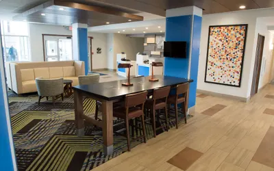 Holiday Inn Express & Suites Fort Wayne North, an IHG Hotel