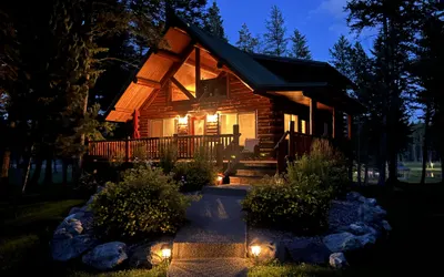 Log cabin with fireplace, minutes from skiing, snowmobiling, xc ski, and more!