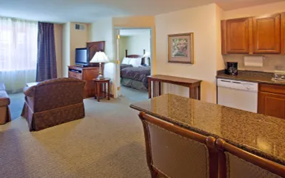 2 Bedroom Suite 1 King Bed 2 Dbl Beds