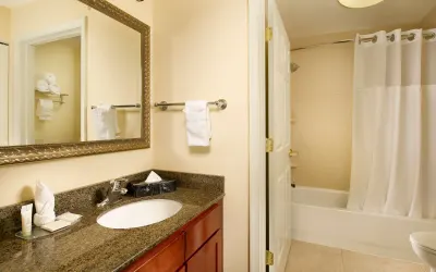 2 Bedroom Suite 1 Queen 2 Dbl Nonsmoking