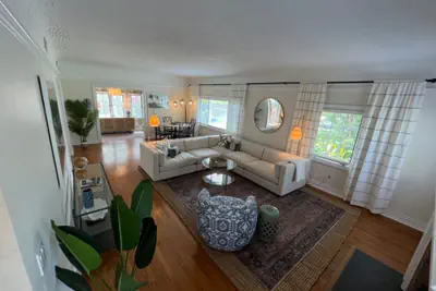 Photo 5 - Luxurious 5-Bedroom House with Pool & Beach Access in West Palm Beach