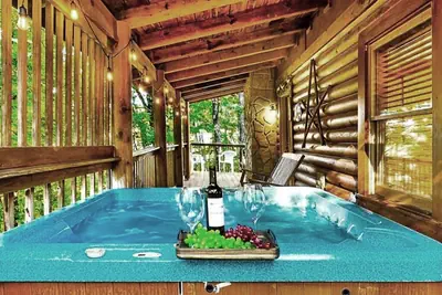 Photo 3 - By Dollywood! King Beds, Hot Tub, Arcade, Fire Pit