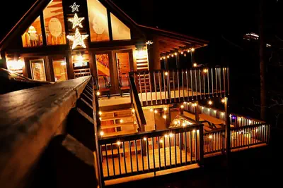 Photo 4 - By Dollywood! King Beds, Hot Tub, Arcade, Fire Pit