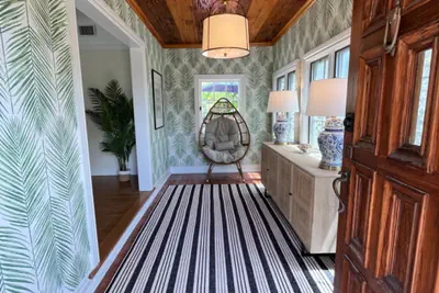 Photo 4 - Luxurious 5-Bedroom House with Pool & Beach Access in West Palm Beach