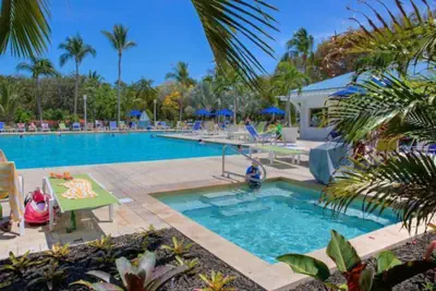 Photo 3 - Toes in the Sand - Huge Pool, Ocean View, Pool Cafe, Marina Cafe