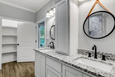 Photo 4 - 3451 😇Renovated gem. Chef Kitch. Wheelchair A. Free Parking