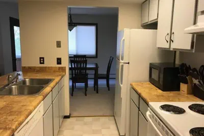 Photo 5 - Tomar Park Apt w/ King Size Bed & Porch KP101APT5