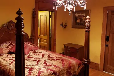 Photo 5 - Historic Victorian Inn - Gold Suite - KP117Gold
