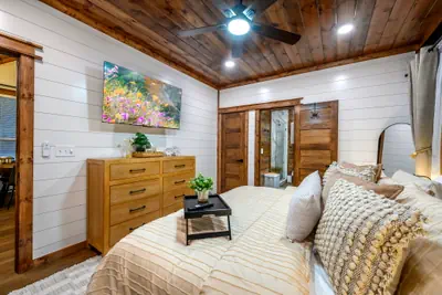 Photo 3 - HAPPY PLACE HIDEAWAY