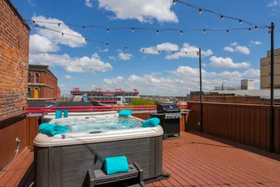 Photo 2 - The Titan Penthouse Downtown