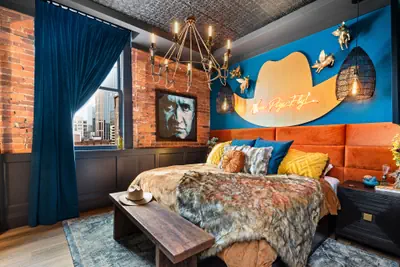 Photo 2 - The Songbird-Luxury Penthouse Banker's Alley-Walk to Broadway