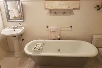 Photo 2 - Historic Victorian Inn - White Suite (KP117White)
