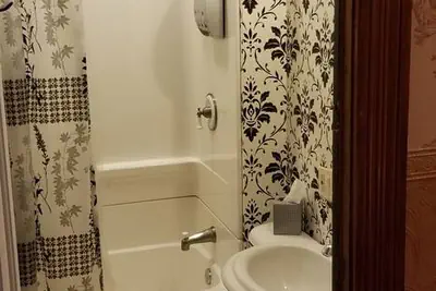 Photo 2 - Historic Victorian Inn - Blue Room (KP117Blue)