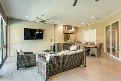 Photo 2 - Luxury Pool Home in Riverview Tampa