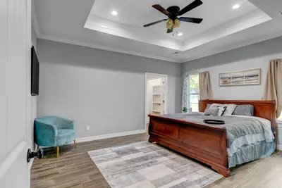 Photo 2 - 3451 😇Renovated gem. Chef Kitch. Wheelchair A. Free Parking