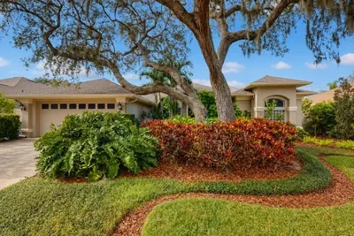 Photo 5 - Luxury Pool Home in Riverview Tampa