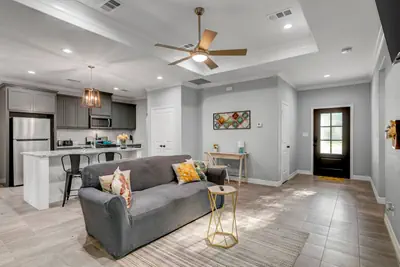 Photo 3 - 3451 😇Renovated gem. Chef Kitch. Wheelchair A. Free Parking