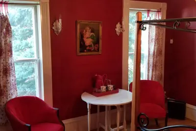 Photo 2 - Historic Victorian Inn - Red Suite (KP117Red)