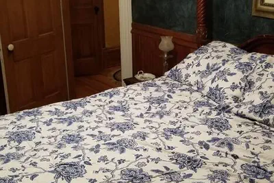 Photo 5 - Historic Victorian Inn - Blue Room (KP117Blue)