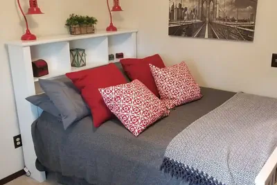 Photo 4 - Tomar Park Apt w/ King Size Bed & Porch KP101APT5