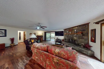 Photo 4 - Lakeside Bliss: Golf, Lakefront, Deck, Pets OK