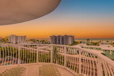 Photo 2 - Sunset Sands Oasis