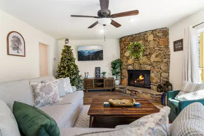 Photo 3 - The Helen Hideaway