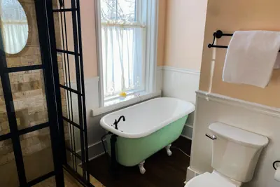 Photo 4 - Bed & Breakfast private room near Amish Country