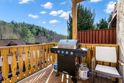 Photo 4 - The Helen Hideaway
