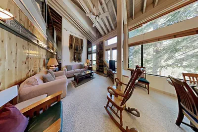 Photo 2 - Comfortable 4 Bdrm Condo with Easy Access to Mammoth Mountain, lifts, and the Village Gondola (Unit 632 at 1849)