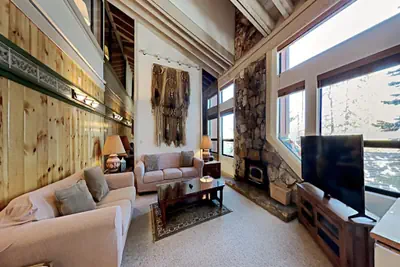 Photo 3 - Comfortable 4 Bdrm Condo with Easy Access to Mammoth Mountain, lifts, and the Village Gondola (Unit 632 at 1849)